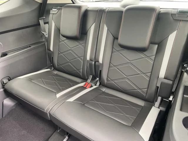 Volkswagen Atlas 2.0T Peak Edition 4MOTION 2026 — side view