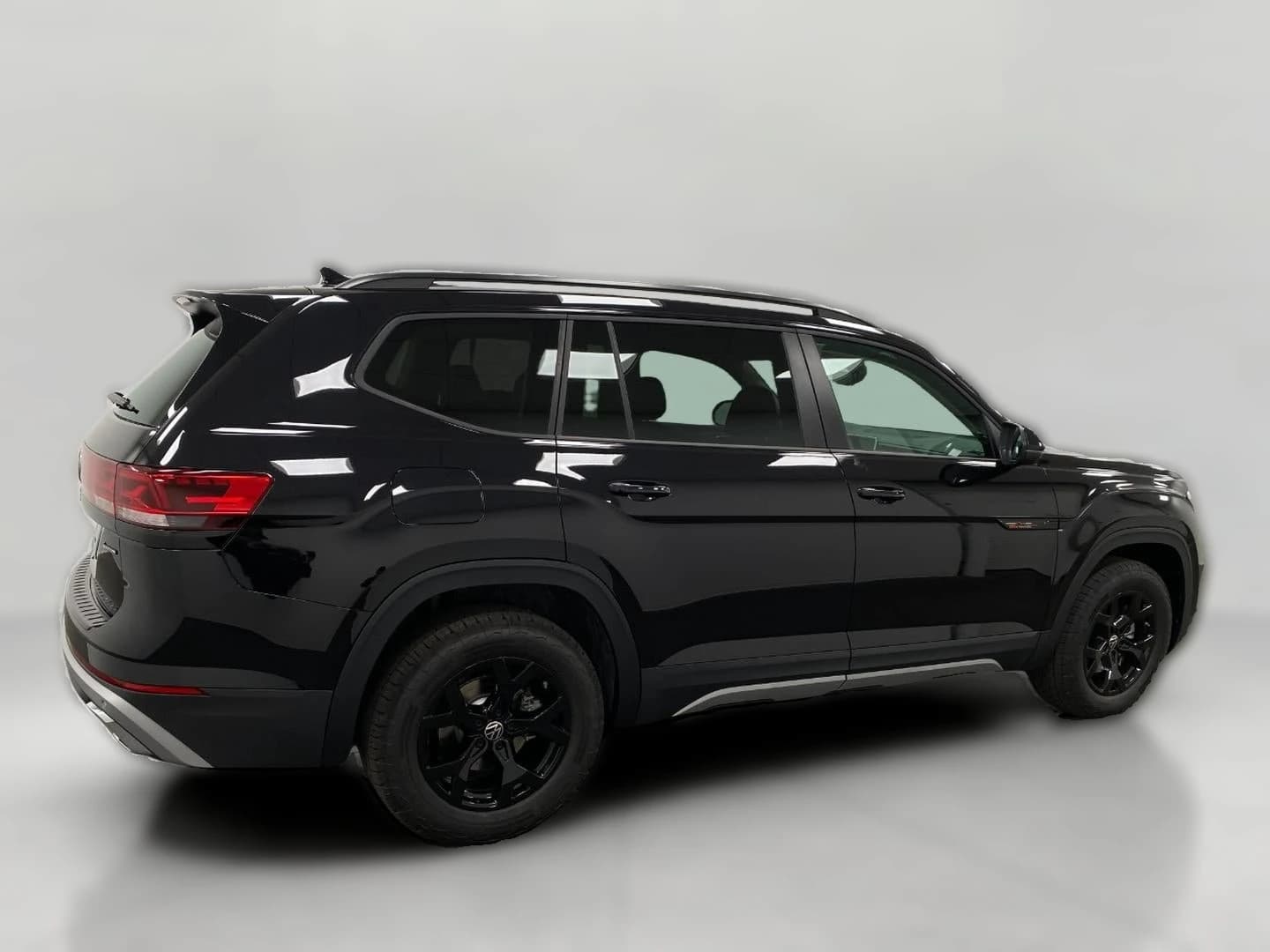 Volkswagen Atlas 2.0T Peak Edition 4MOTION 2026 — side view