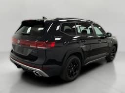 Volkswagen Atlas 2.0T Peak Edition 4MOTION 2026 — side view