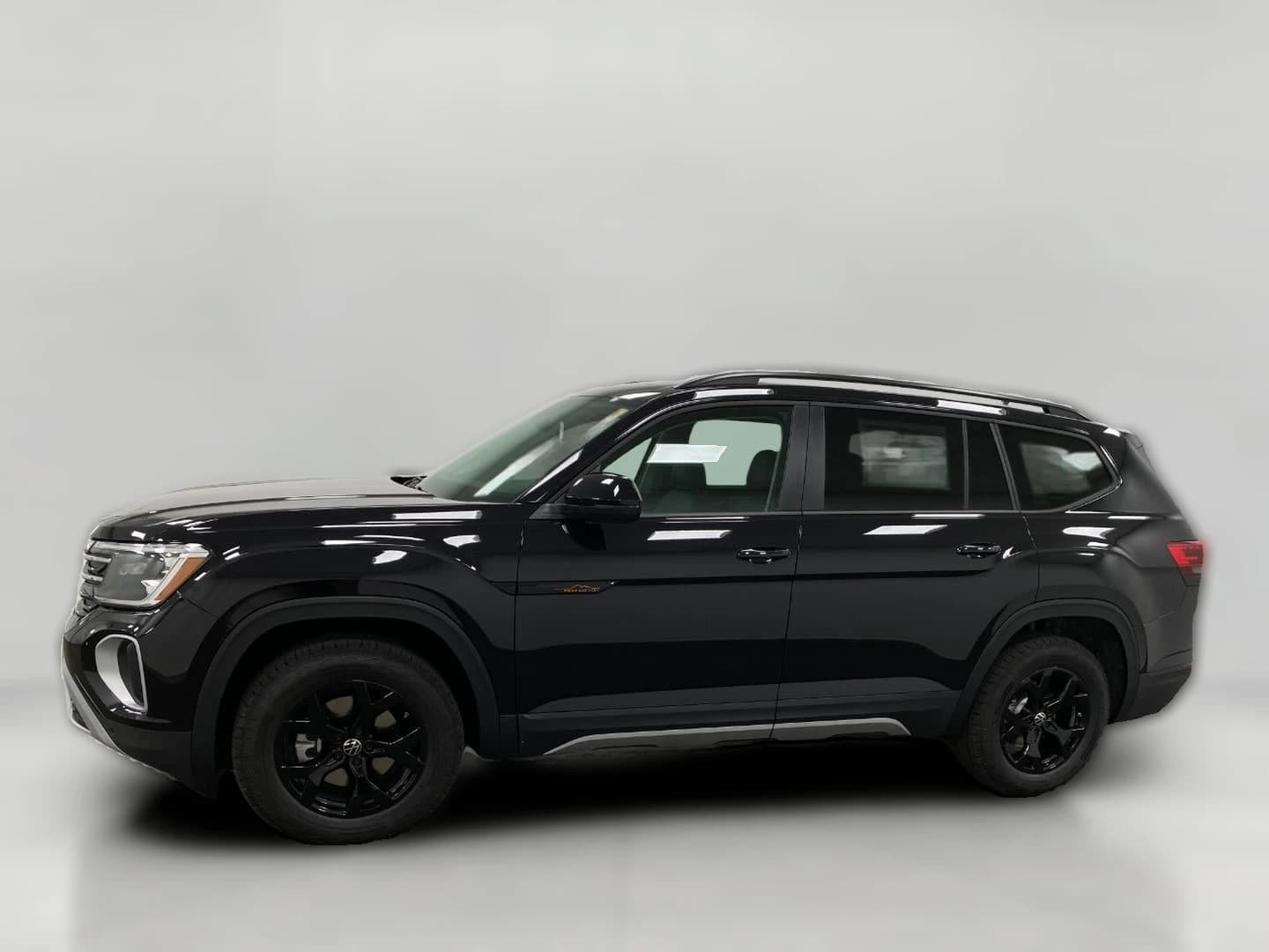 Volkswagen Atlas 2.0T Peak Edition 4MOTION 2026 — side view