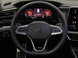 Volkswagen Atlas 2.0T Peak Edition 4MOTION 2026 — side view