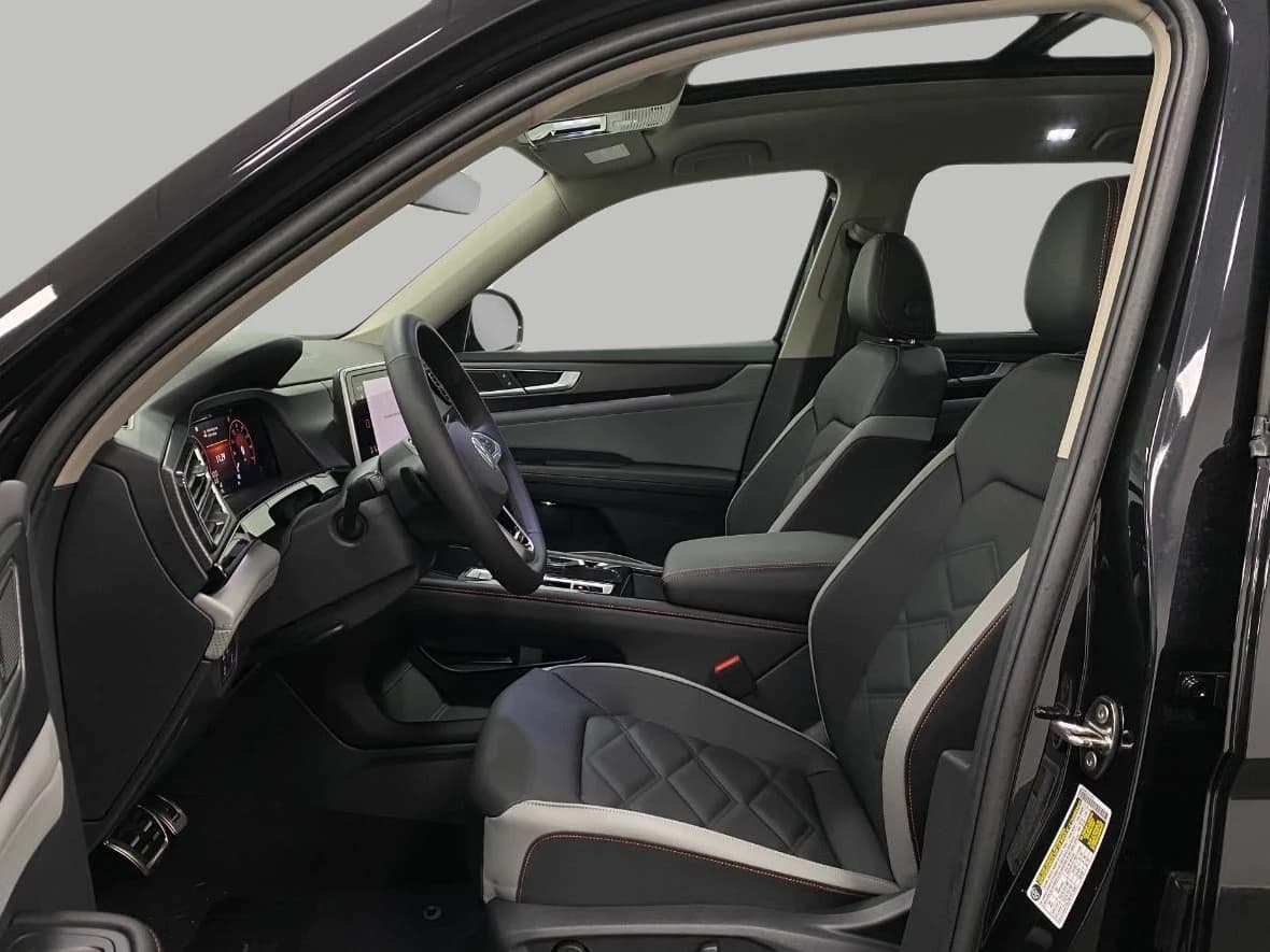 Volkswagen Atlas 2.0T Peak Edition 4MOTION 2026 — side view