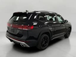 Volkswagen Atlas 2.0T Peak Edition 4MOTION 2026 — side view