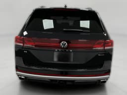 Volkswagen Atlas 2.0T Peak Edition 4MOTION 2026 — side view