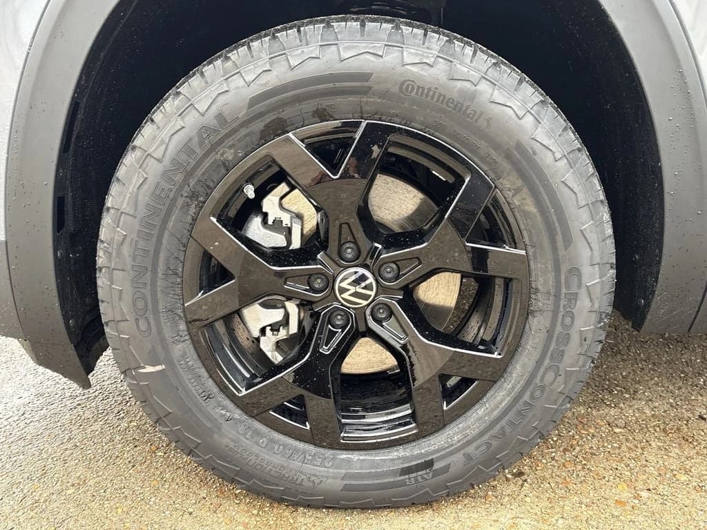 Volkswagen Atlas 2.0T Peak Edition 4MOTION 2026 — side view