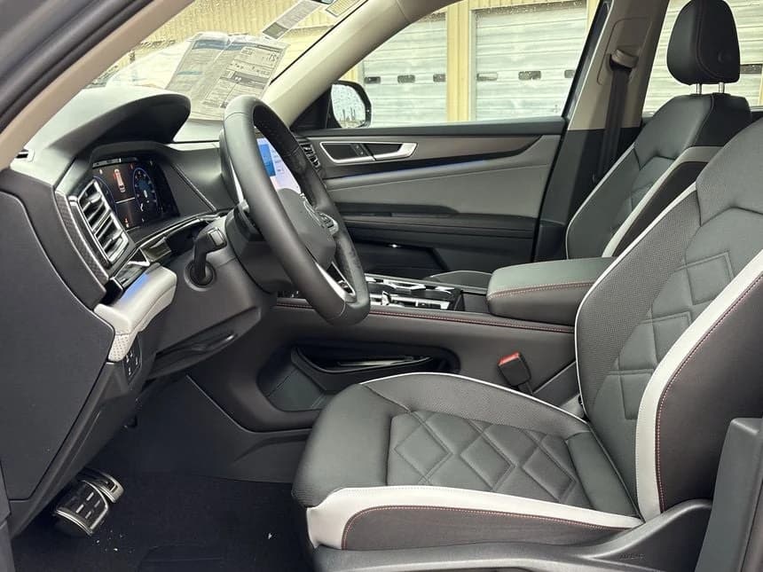 Volkswagen Atlas 2.0T Peak Edition 4MOTION 2026 — side view