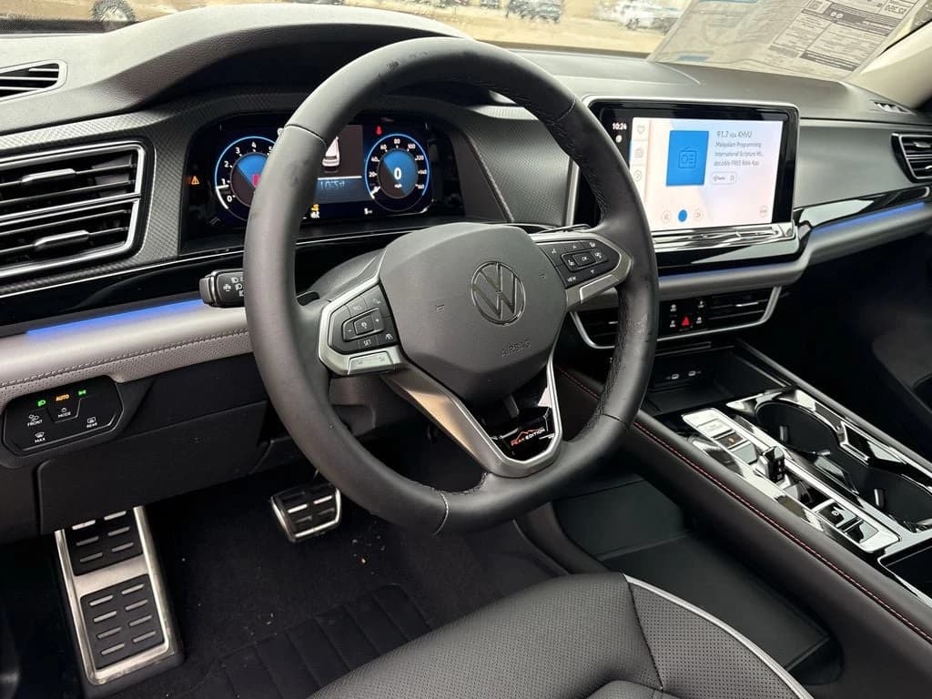 Volkswagen Atlas 2.0T Peak Edition 4MOTION 2026 — side view