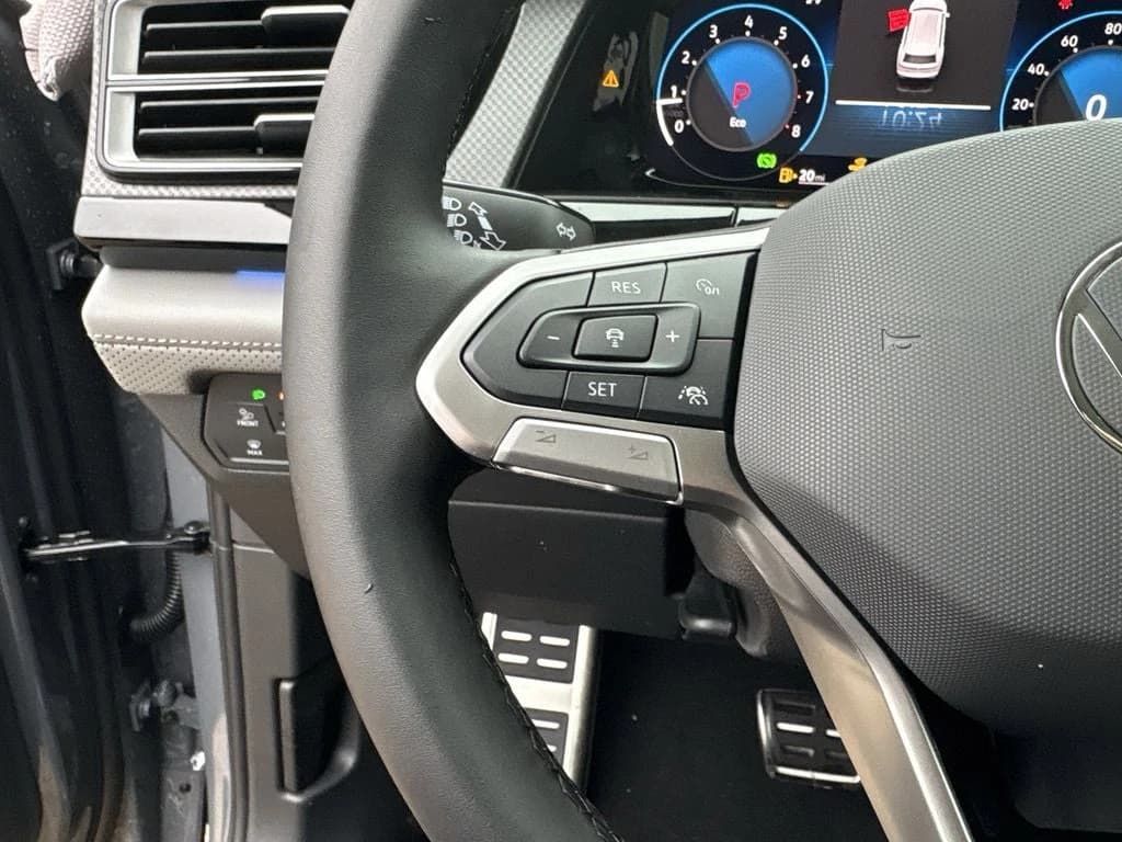 Volkswagen Atlas 2.0T Peak Edition 4MOTION 2026 — side view