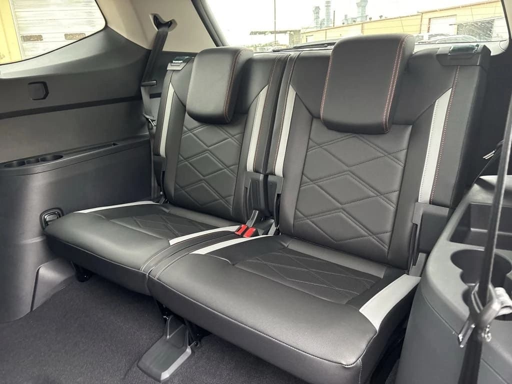 Volkswagen Atlas 2.0T Peak Edition 4MOTION 2026 — side view