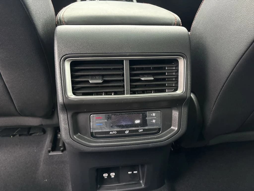 Volkswagen Atlas 2.0T Peak Edition 4MOTION 2026 — side view
