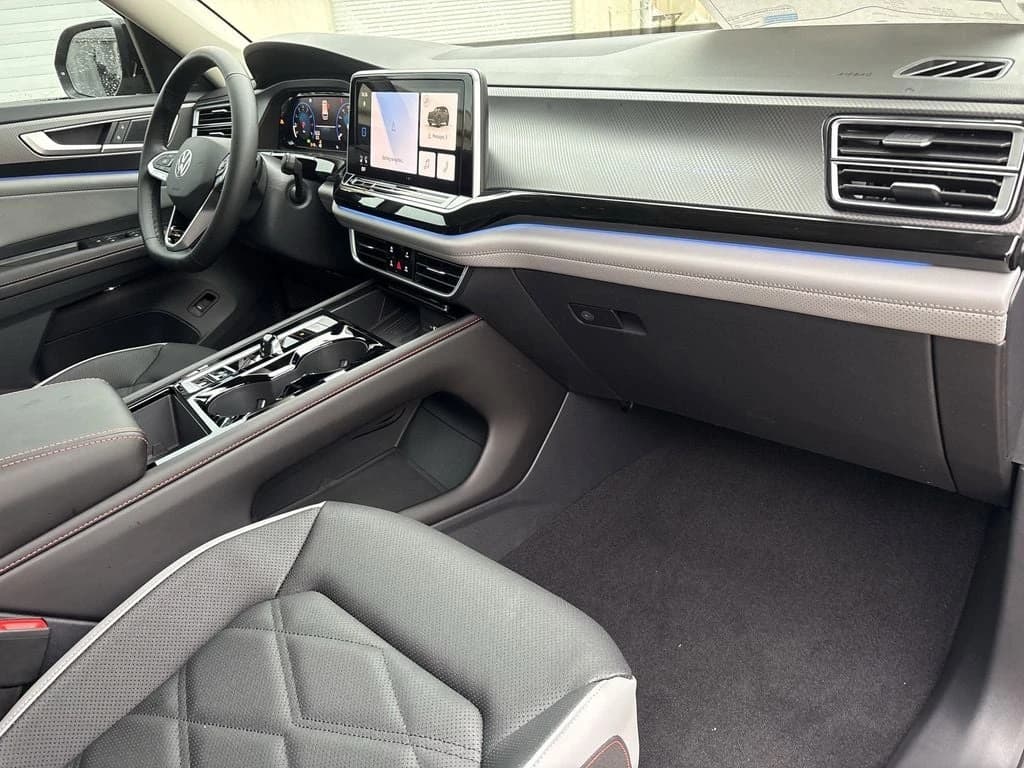 Volkswagen Atlas 2.0T Peak Edition 4MOTION 2026 — side view