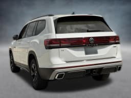 Volkswagen Atlas 2.0T Peak Edition 4MOTION 2026 — side view