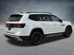 Volkswagen Atlas 2.0T Peak Edition 4MOTION 2026 — side view