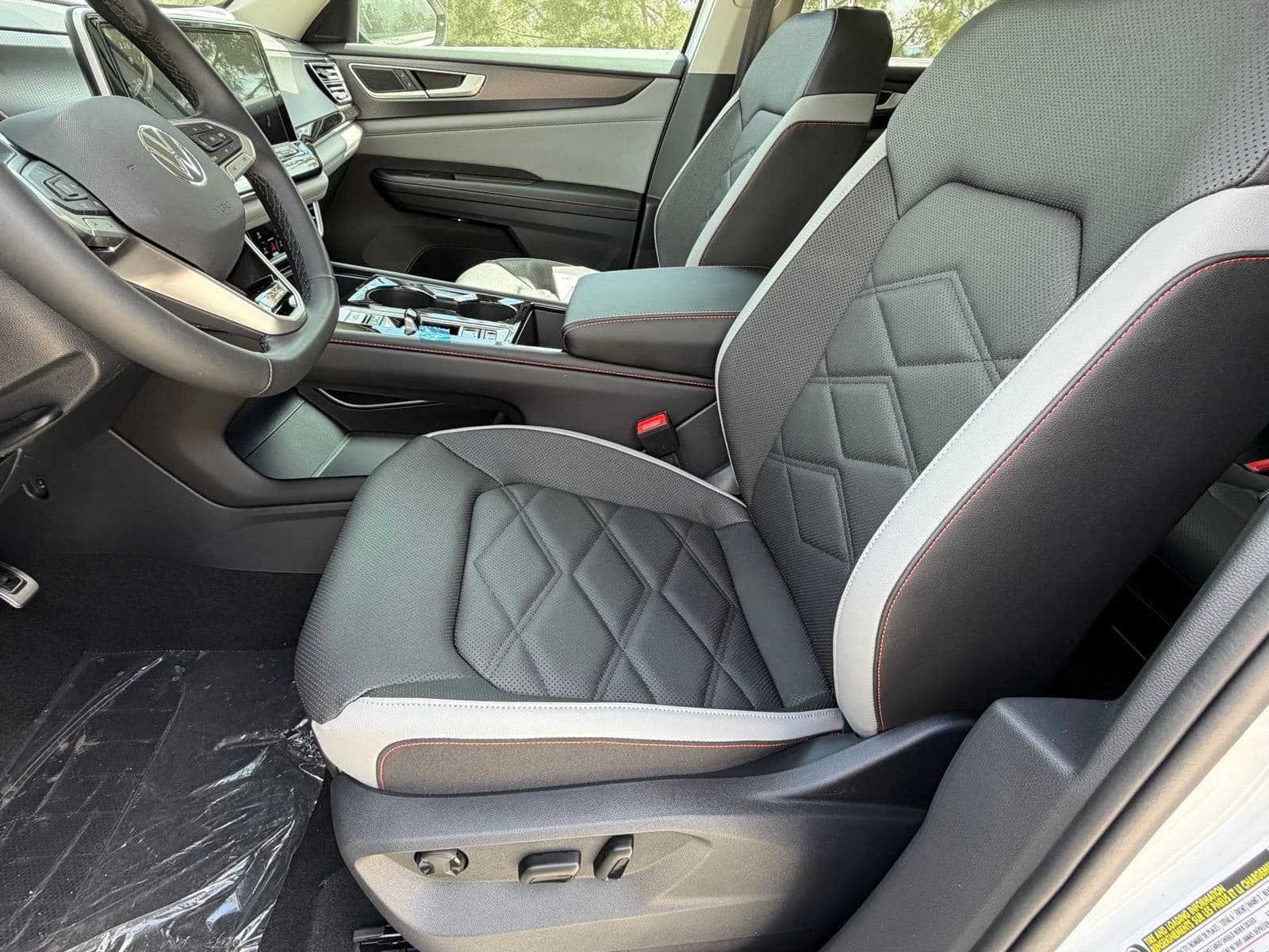 Volkswagen Atlas 2.0T Peak Edition 4MOTION 2026 — side view