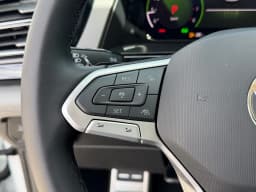 Volkswagen Atlas 2.0T Peak Edition 4MOTION 2026 — side view
