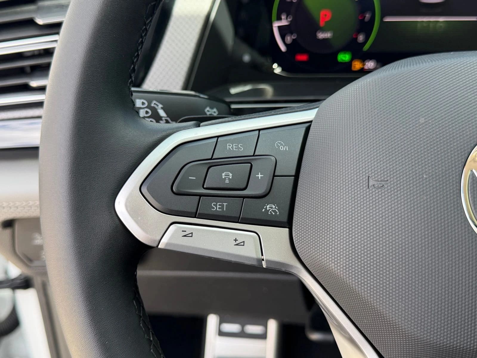 Volkswagen Atlas 2.0T Peak Edition 4MOTION 2026 — side view