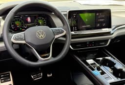 Volkswagen Atlas 2.0T Peak Edition 4MOTION 2026 — side view