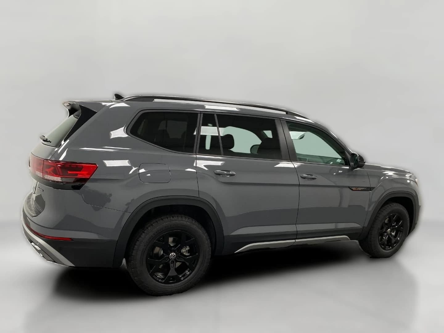 Volkswagen Atlas 2.0T Peak Edition 4MOTION 2026 — side view