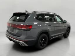 Volkswagen Atlas 2.0T Peak Edition 4MOTION 2026 — side view