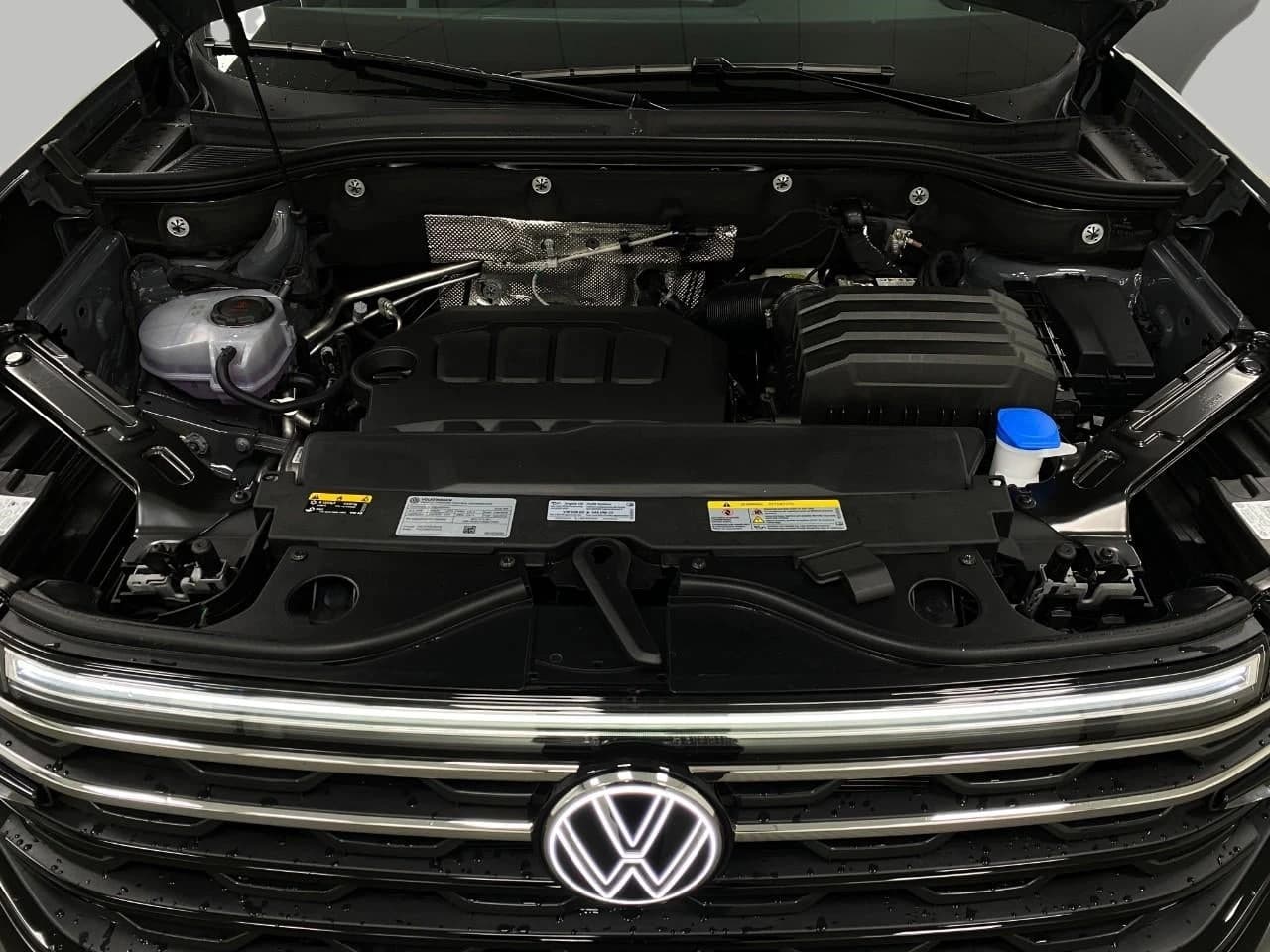 Volkswagen Atlas 2.0T Peak Edition 4MOTION 2026 — side view