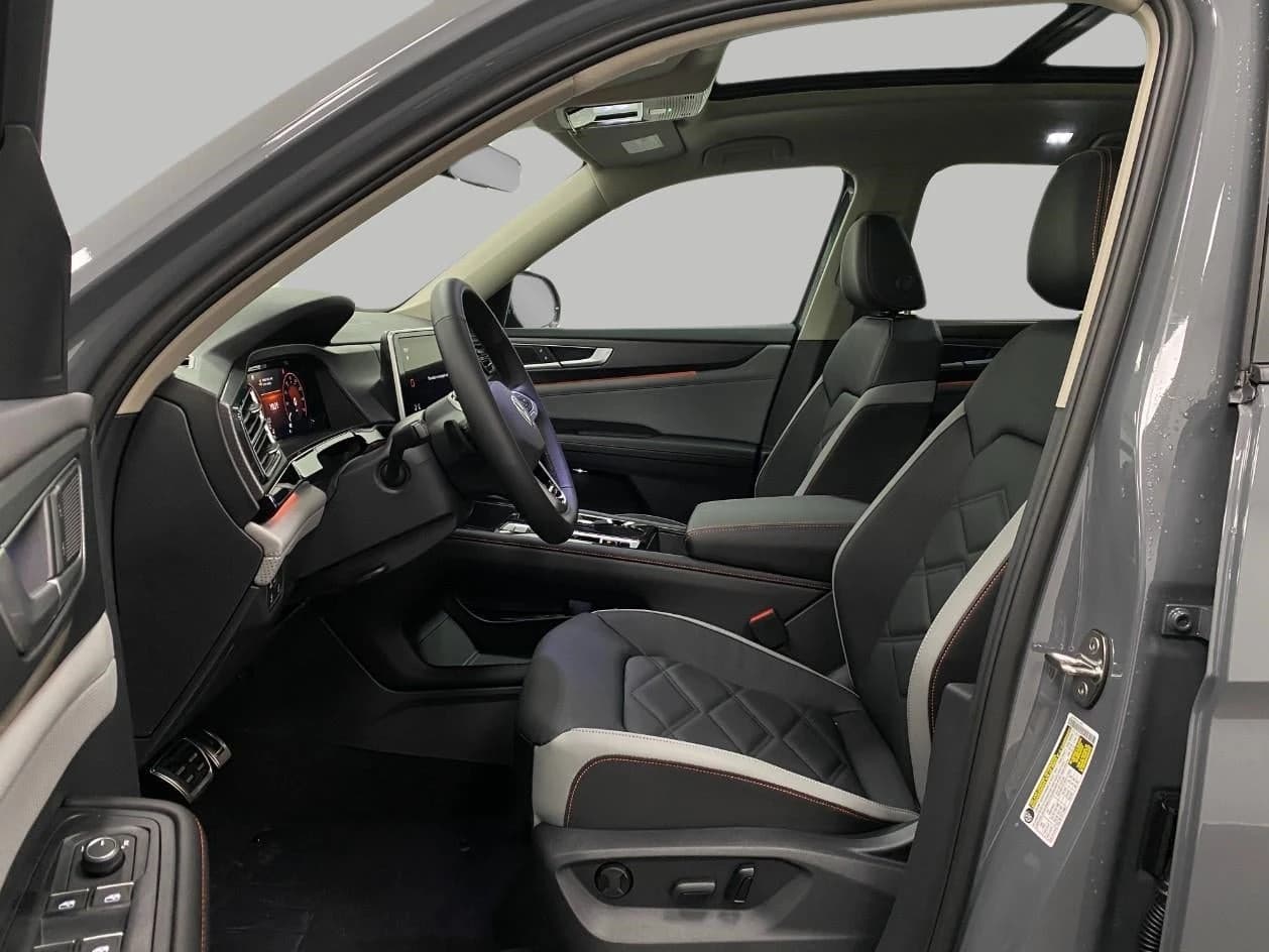 Volkswagen Atlas 2.0T Peak Edition 4MOTION 2026 — side view