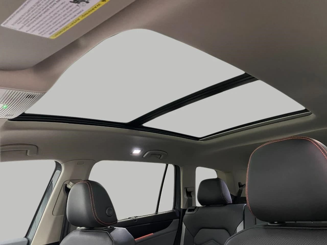 Volkswagen Atlas 2.0T Peak Edition 4MOTION 2026 — side view