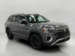 Volkswagen Atlas 2.0T Peak Edition 4MOTION 2026 — side view