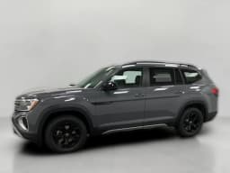 Volkswagen Atlas 2.0T Peak Edition 4MOTION 2026 — side view