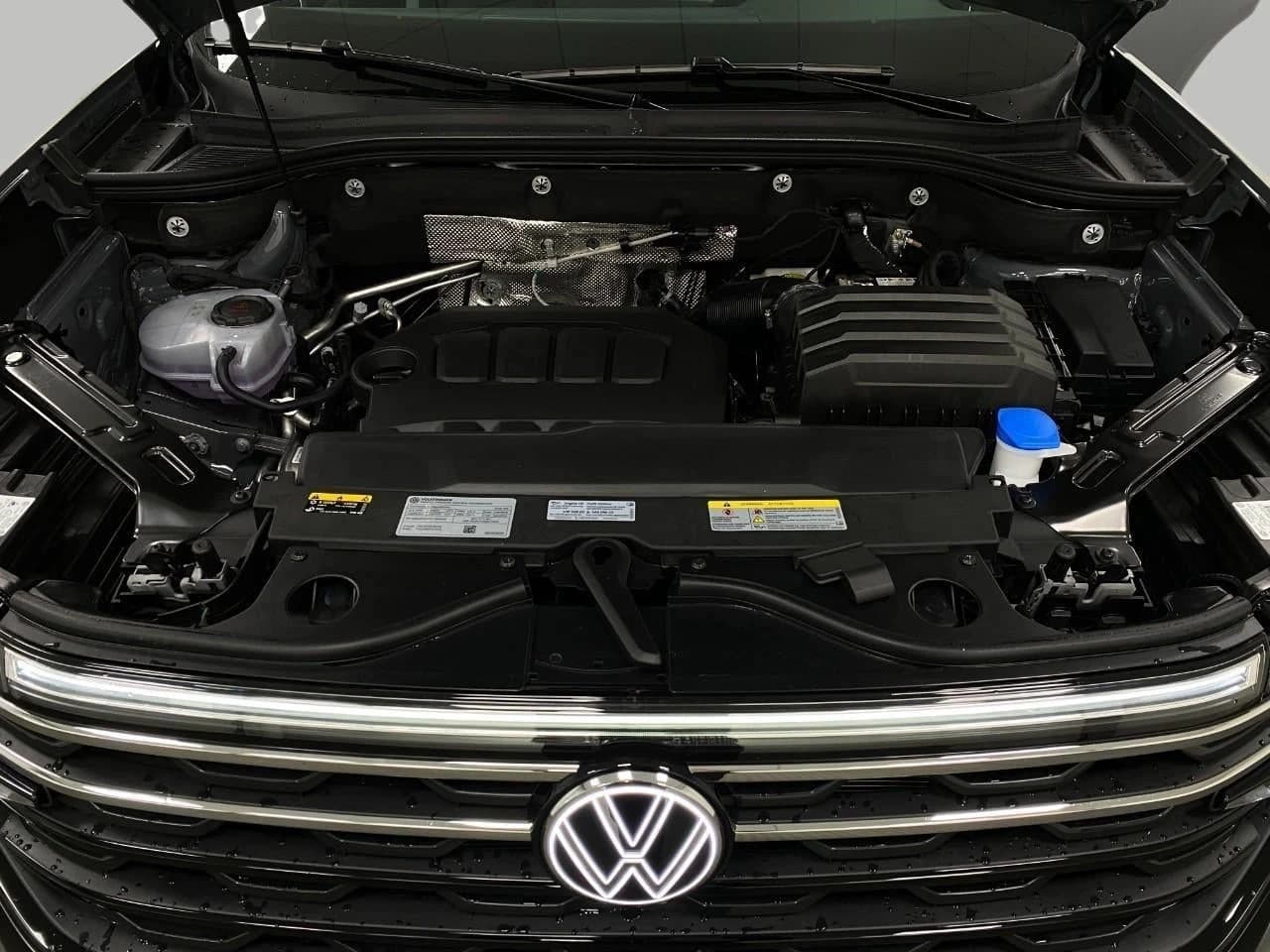 Volkswagen Atlas 2.0T Peak Edition 4MOTION 2026 — side view