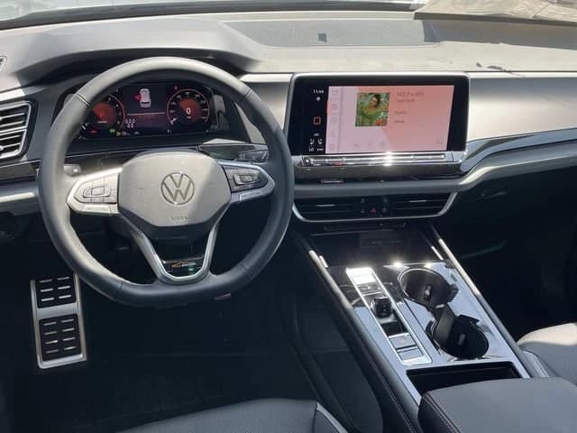 Volkswagen Atlas 2.0T Peak Edition 4MOTION 2026 — side view