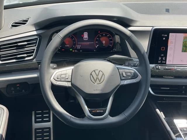 Volkswagen Atlas 2.0T Peak Edition 4MOTION 2026 — side view