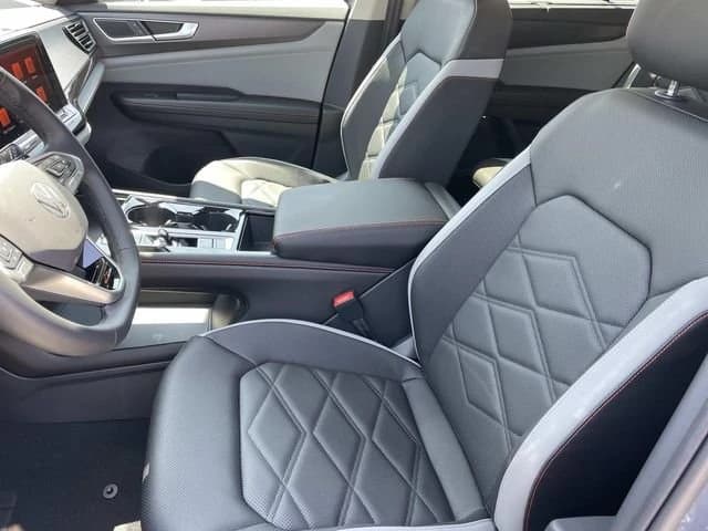 Volkswagen Atlas 2.0T Peak Edition 4MOTION 2026 — side view