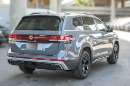 Volkswagen Atlas 2.0T Peak Edition 4MOTION 2026 — side view