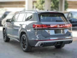 Volkswagen Atlas 2.0T Peak Edition 4MOTION 2026 — side view