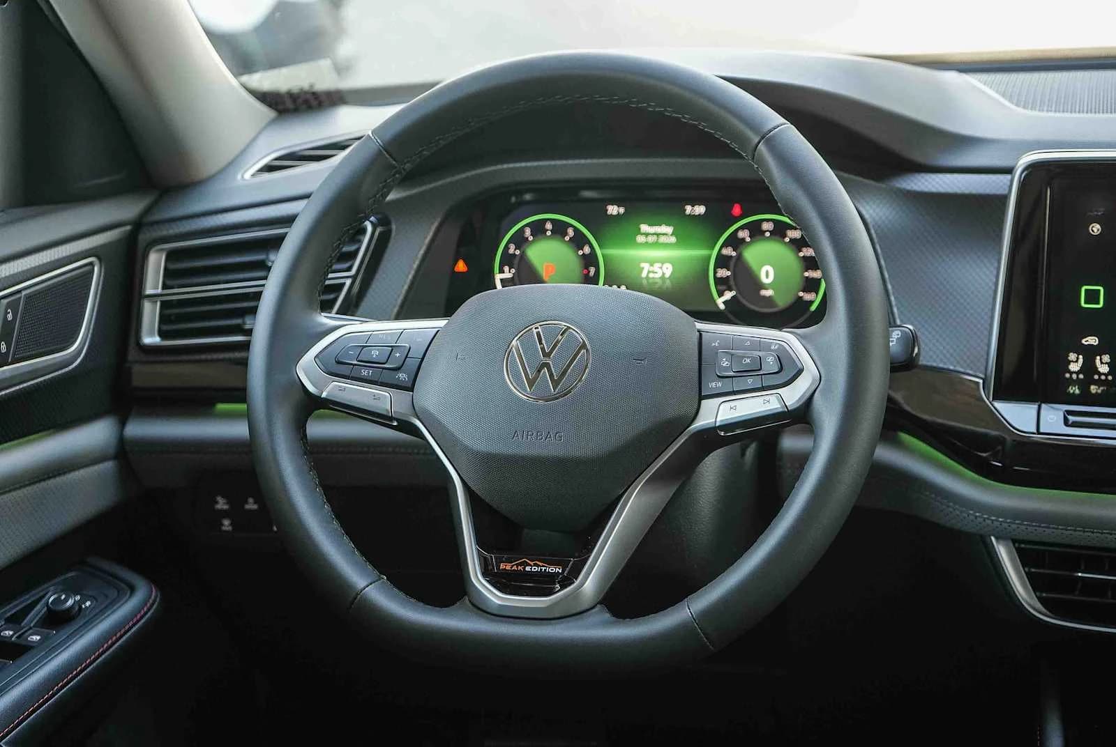 Volkswagen Atlas 2.0T Peak Edition 4MOTION 2026 — side view