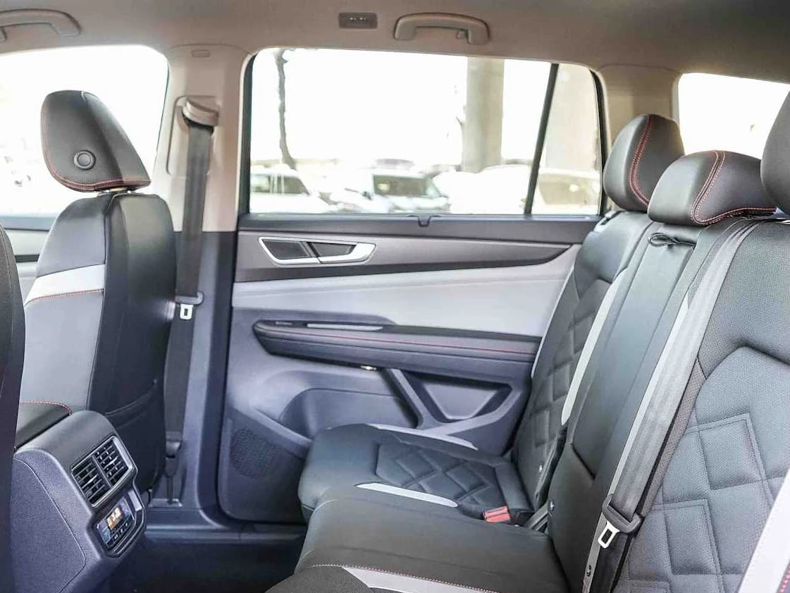 Volkswagen Atlas 2.0T Peak Edition 4MOTION 2026 — side view