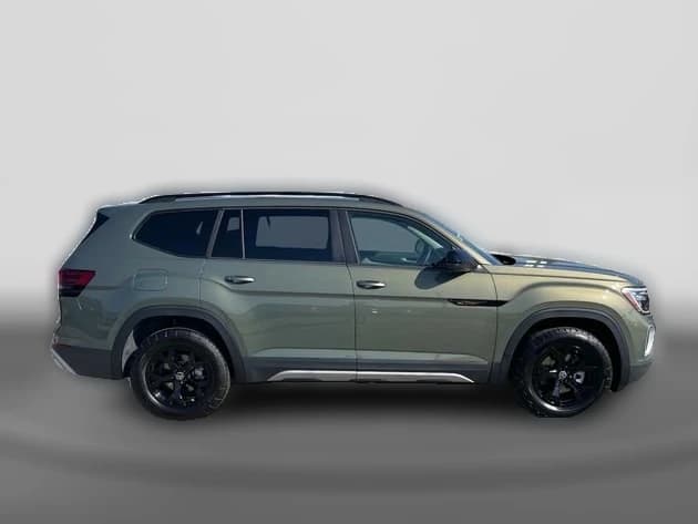 Volkswagen Atlas 2.0T Peak Edition 4MOTION 2026 — side view
