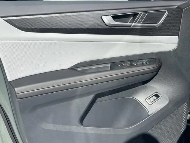 Volkswagen Atlas 2.0T Peak Edition 4MOTION 2026 — side view