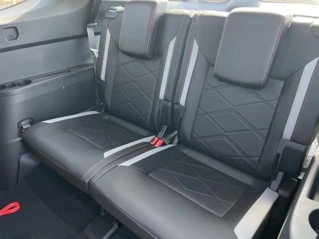 Volkswagen Atlas 2.0T Peak Edition 4MOTION 2026 — side view