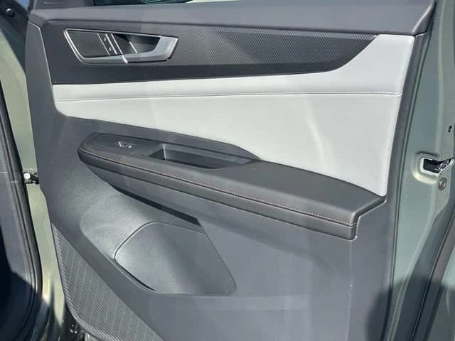 Volkswagen Atlas 2.0T Peak Edition 4MOTION 2026 — side view