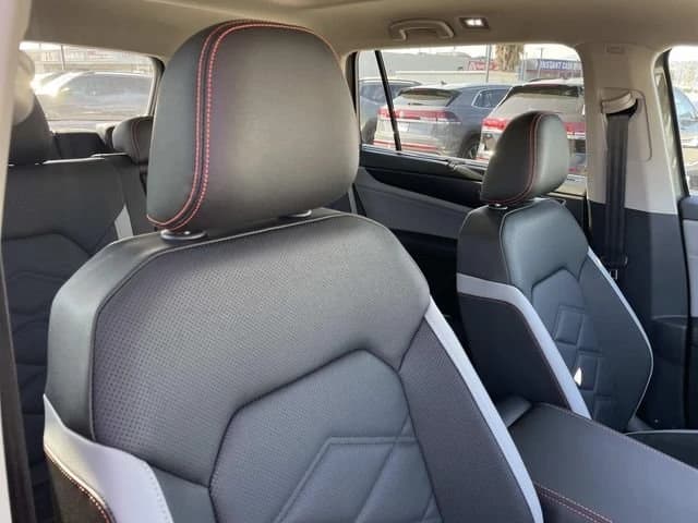 Volkswagen Atlas 2.0T Peak Edition 4MOTION 2026 — side view