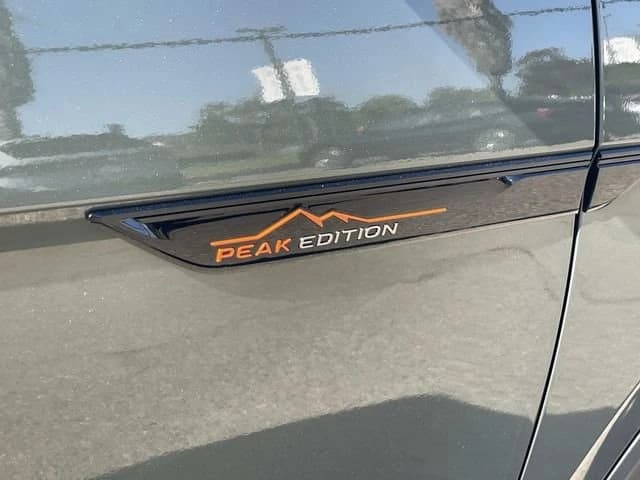 Volkswagen Atlas 2.0T Peak Edition 4MOTION 2026 — side view