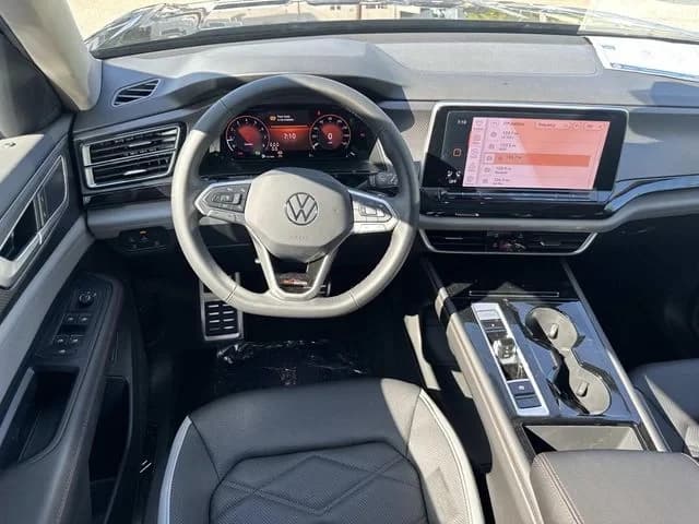 Volkswagen Atlas 2.0T Peak Edition 4MOTION 2026 — side view