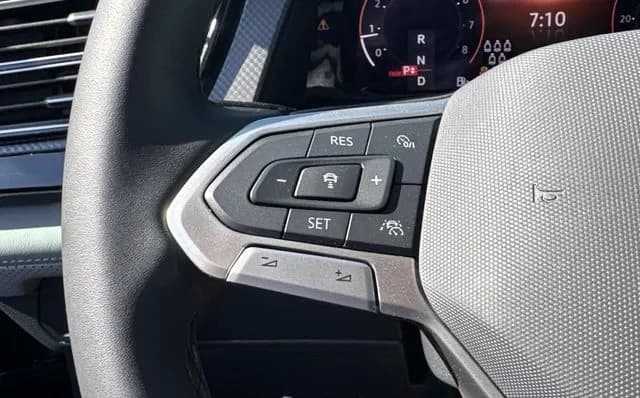 Volkswagen Atlas 2.0T Peak Edition 4MOTION 2026 — side view