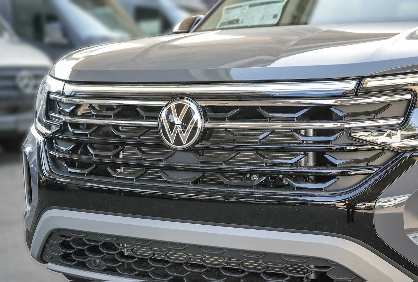Volkswagen Atlas 2.0T Peak Edition 4MOTION 2026 — side view