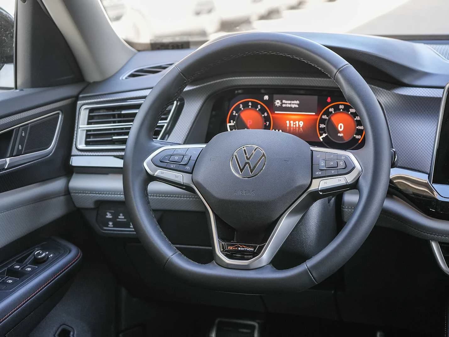 Volkswagen Atlas 2.0T Peak Edition 4MOTION 2026 — side view