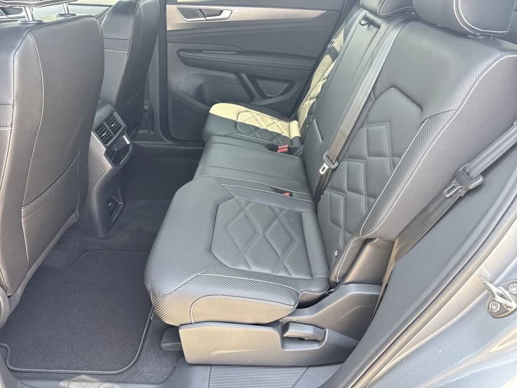 Volkswagen Atlas Cross Sport 2.0T SE FWD 2026 — side view