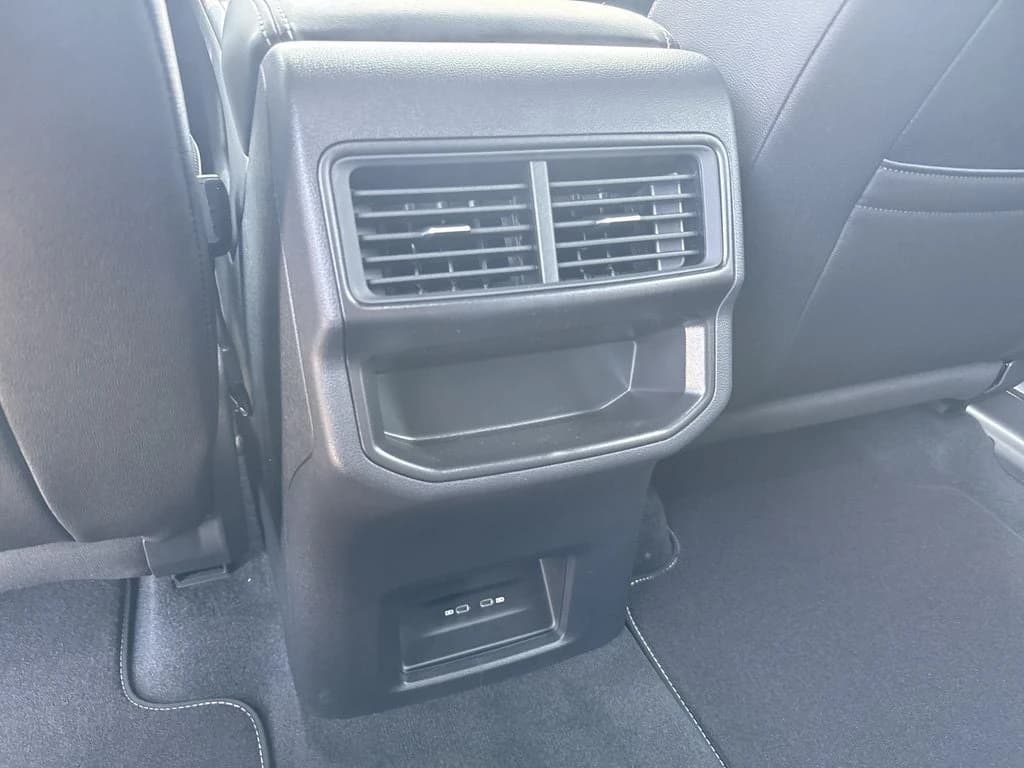 Volkswagen Atlas Cross Sport 2.0T SE FWD 2026 — side view