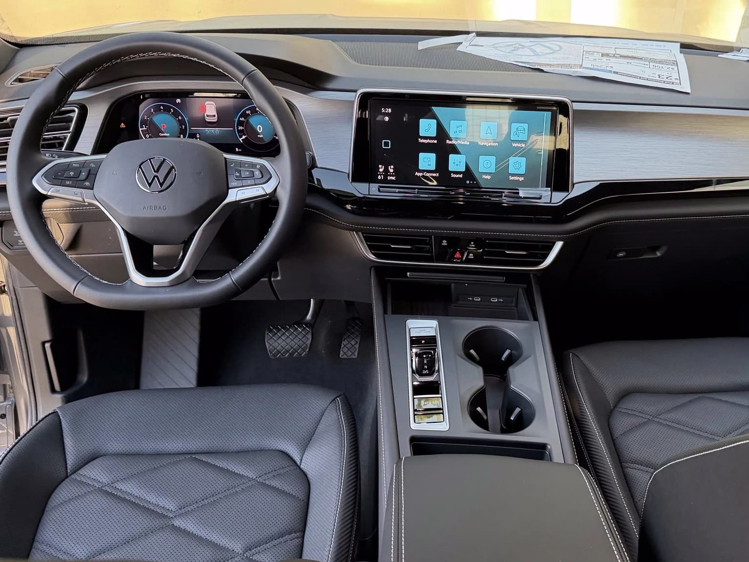 Volkswagen Atlas Cross Sport 2.0T SE FWD 2026 — side view