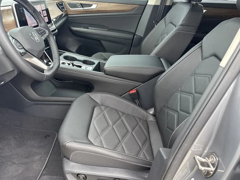 Volkswagen Atlas 2.0T SE FWD 2026 — side view